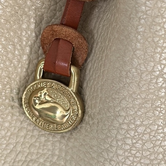 Vintage Dooney & Bourke 1980s Ivory Pebbled Leather Drawstring Bucket Bag - Picture 15 of 16